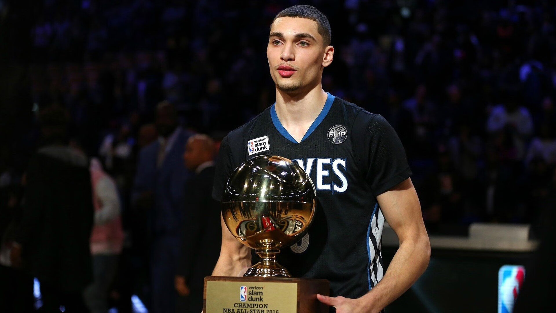 乔·莫伊:凭借强大的体力和防守能力,成为全黑队的核心前锋,乔乔莫伊斯